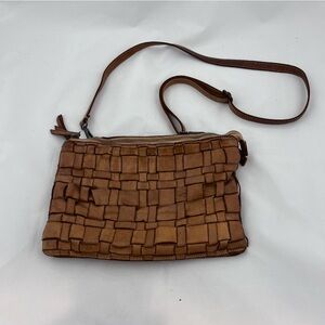 Elegant Tan Woven Crossbody Bag